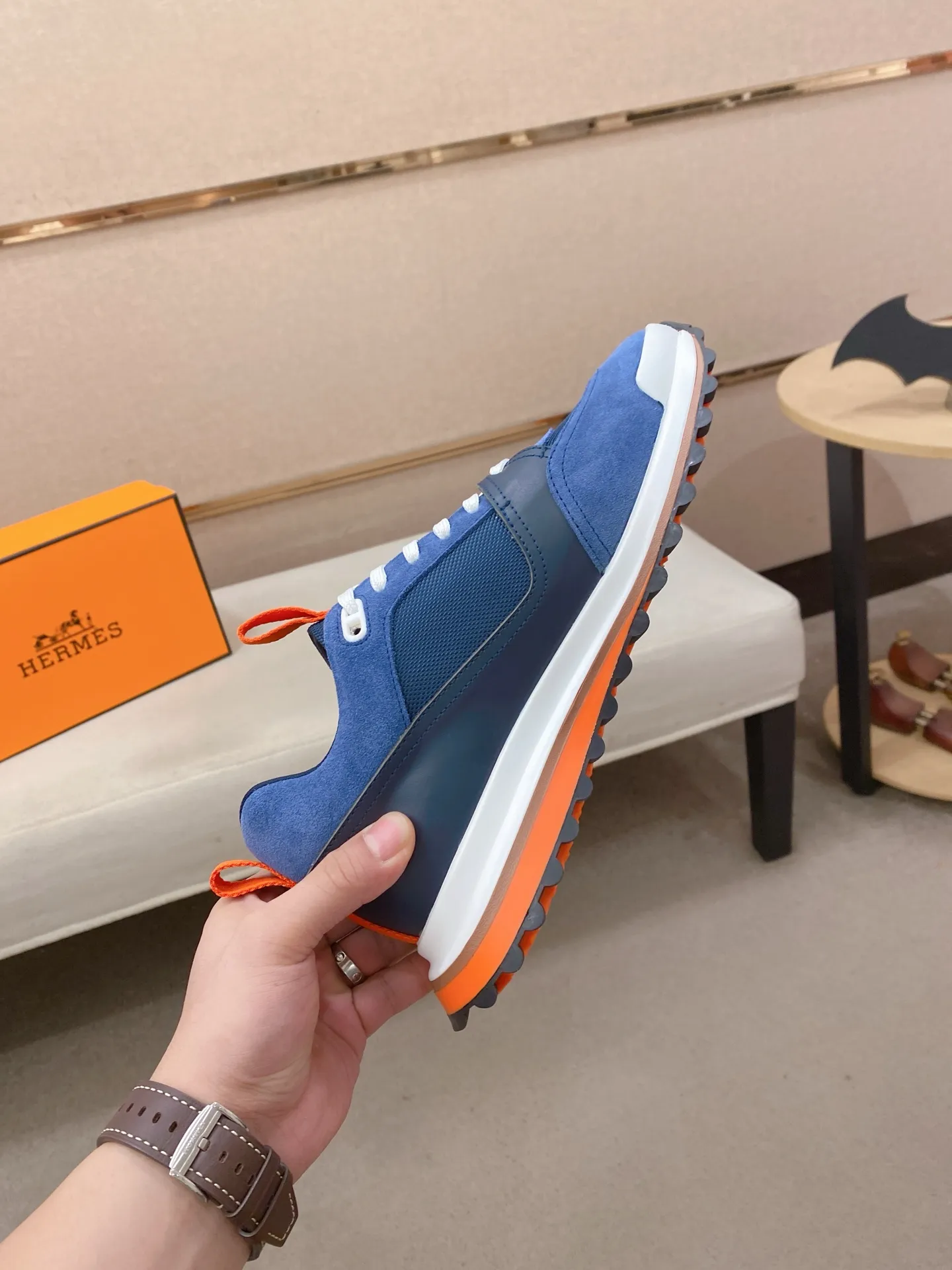 Men's clothing and shoes💰: 520💰《HERMES》【Classic original single version】Hermès; top 🔝purchasing agent🔍🔍men's latest 🇺🇸 counter sales simultaneously, original imported from Italy ▲▲first-layer cowhide ▲▲ (high-end, nobility, class) times) Exquisite workmanship (Italian 🇮🇹Imported water-dyed 🐂cowhide lining) sole: Original sole provided by the original factory, ⚠️exclusive double-layer activity·TPR·rubber·combined molded outsole; super comfortable·wear-resistant·non-slip·environmental protection The real thing is more beautiful if you take the real thing (high quality, follow the order), you can enter and exit the counter at will * Number of yards: 38·39·40·41·42·43·44# (can be customized 45.)